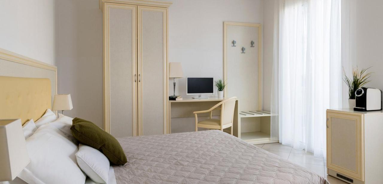 Residence Suite Smeraldo Riccione Buitenkant foto