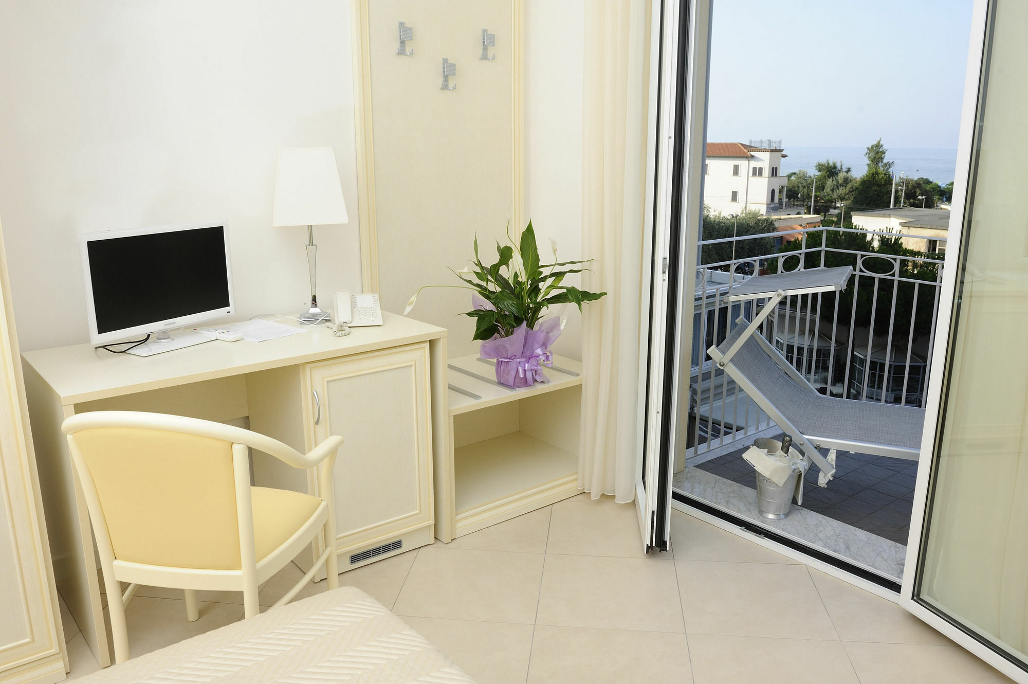 Residence Suite Smeraldo Riccione Buitenkant foto
