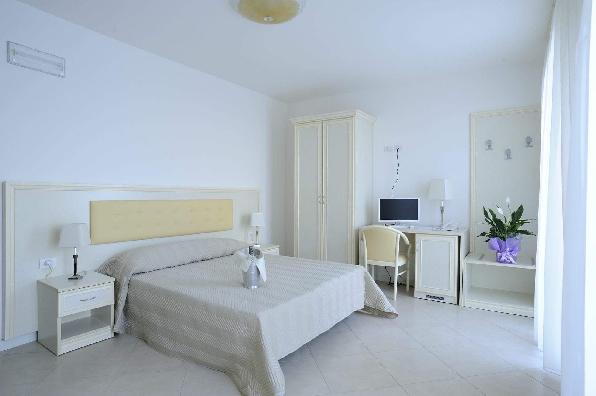 Residence Suite Smeraldo Riccione Buitenkant foto