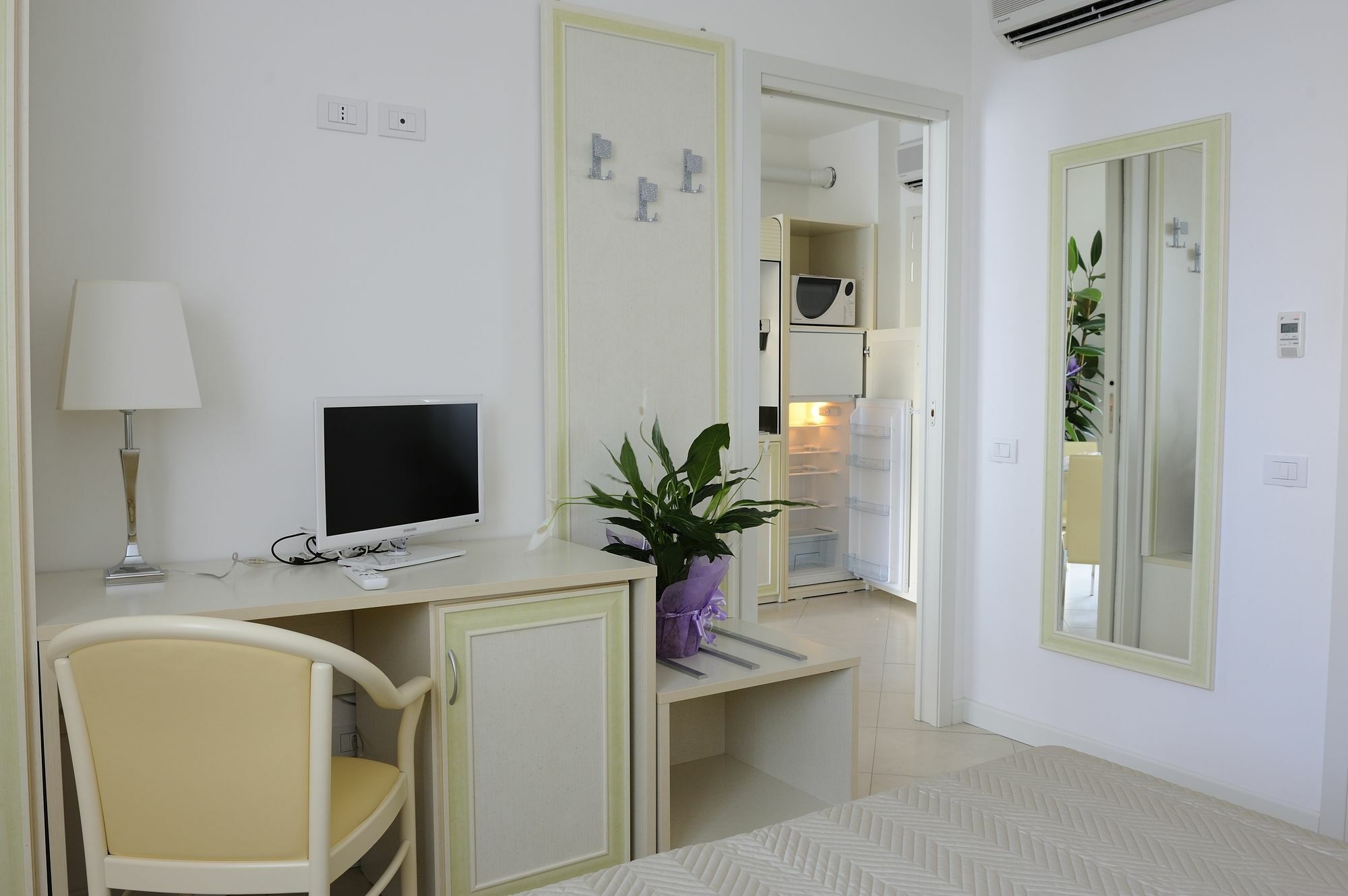 Residence Suite Smeraldo Riccione Buitenkant foto